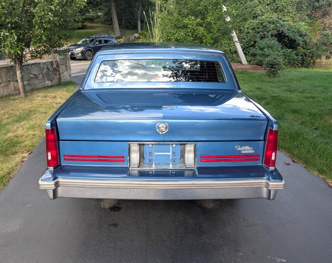 1988 Cadillac DeVille Sedan thumbnail 17