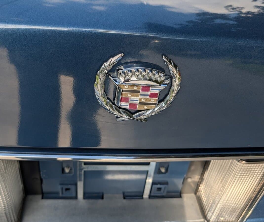 1988 Cadillac DeVille Sedan thumbnail 18