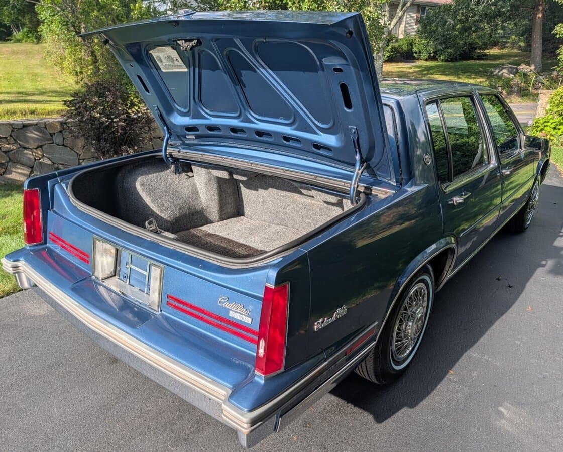 1988 Cadillac DeVille Sedan thumbnail 21