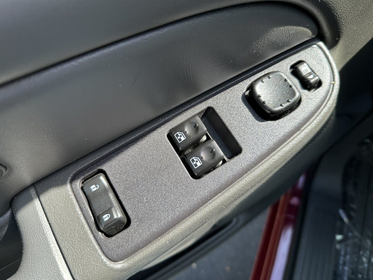 2004 Chevrolet Silverado Stepside Pickup thumbnail 25