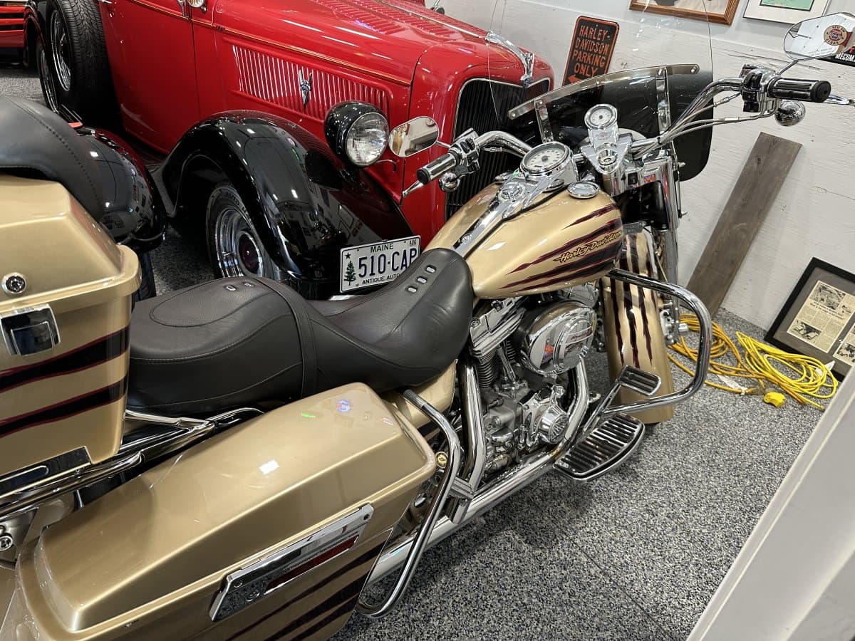 2013 Harley-Davidson Motorcylcle Screamin\' Eagle Road King FLHRSE — photo 2