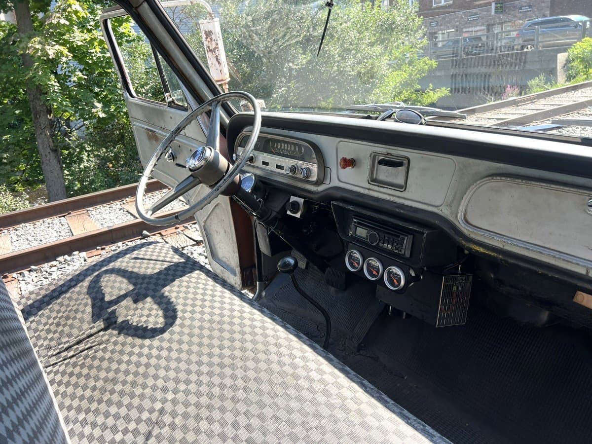 1961 Chevrolet Corvair Rampside thumbnail 26