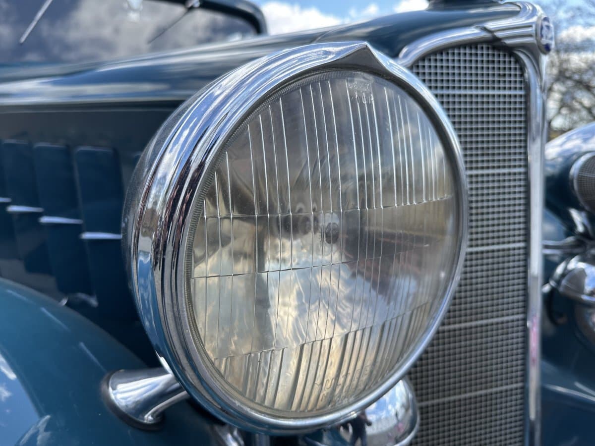 1933 Buick Model 57 Sedan thumbnail 5
