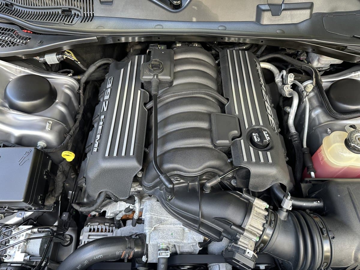 2015 Dodge Challenger SRT 392 HEMI Coupe thumbnail 28