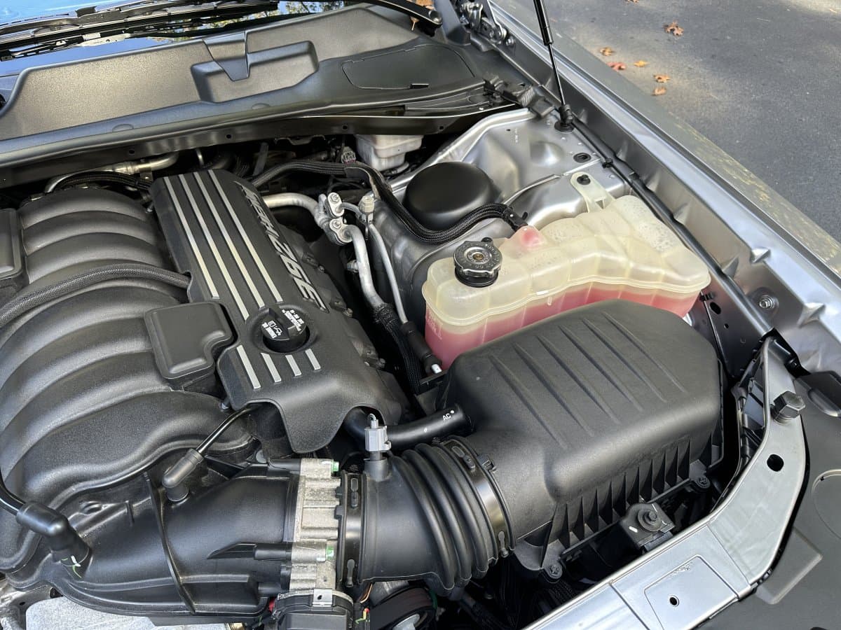2015 Dodge Challenger SRT 392 HEMI Coupe thumbnail 29