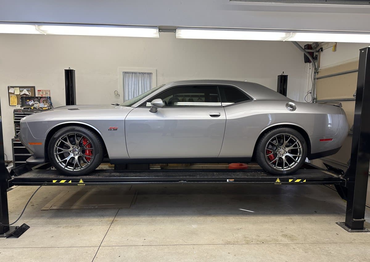 2015 Dodge Challenger SRT 392 HEMI Coupe thumbnail 15