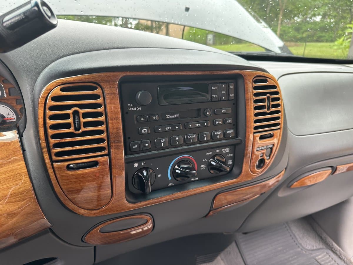 1999 Ford Lightning SVT F-150 Pickup thumbnail 28