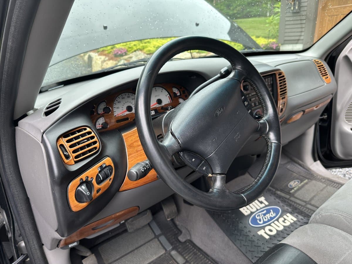 1999 Ford Lightning SVT F-150 Pickup thumbnail 24