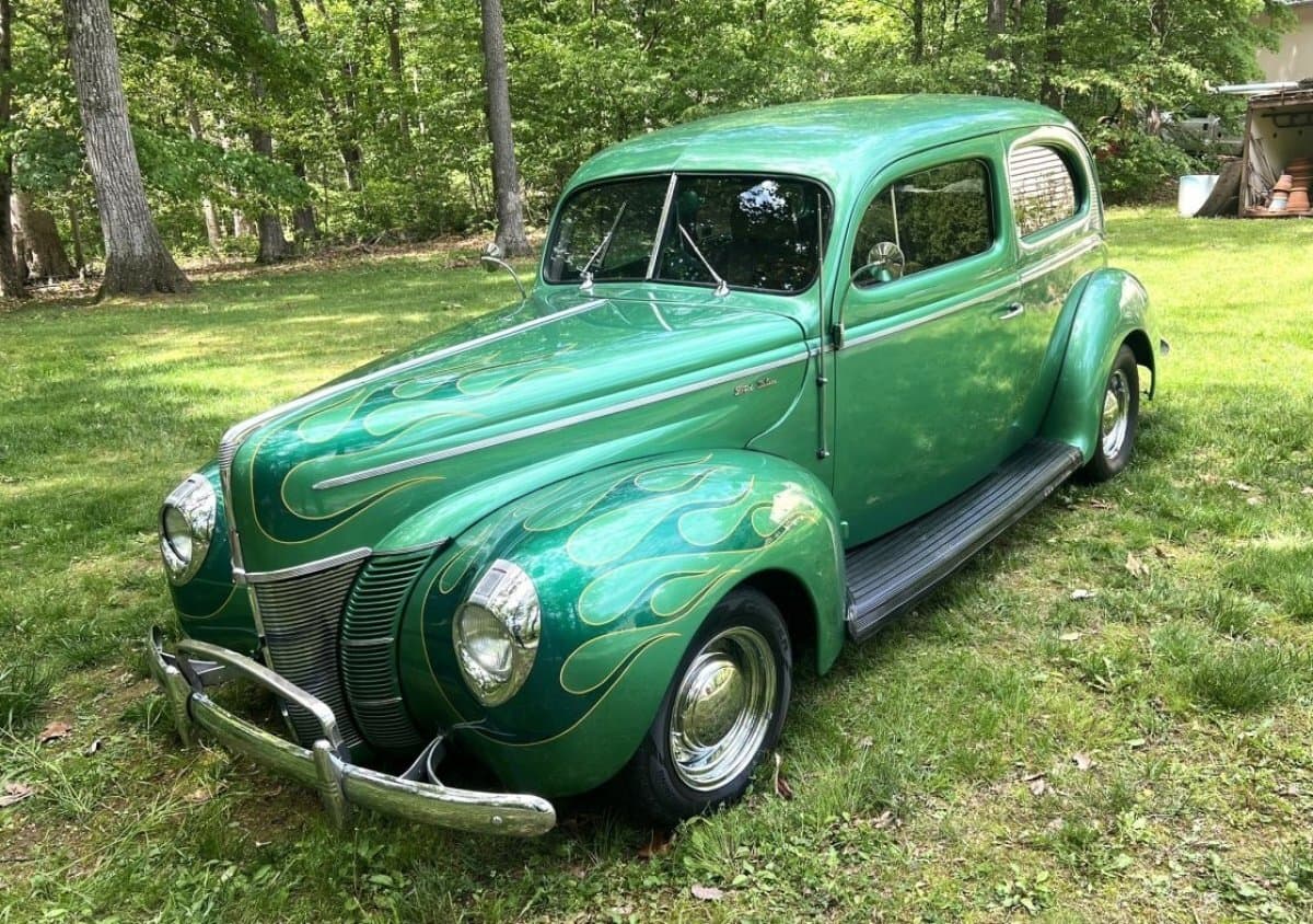 1940 Ford Deluxe 2-Door Sedan Hot Rod — photo 1