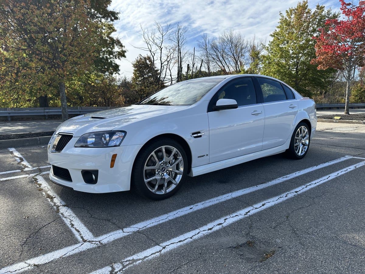 2009 Pontiac G8 GXP Sedan thumbnail 3