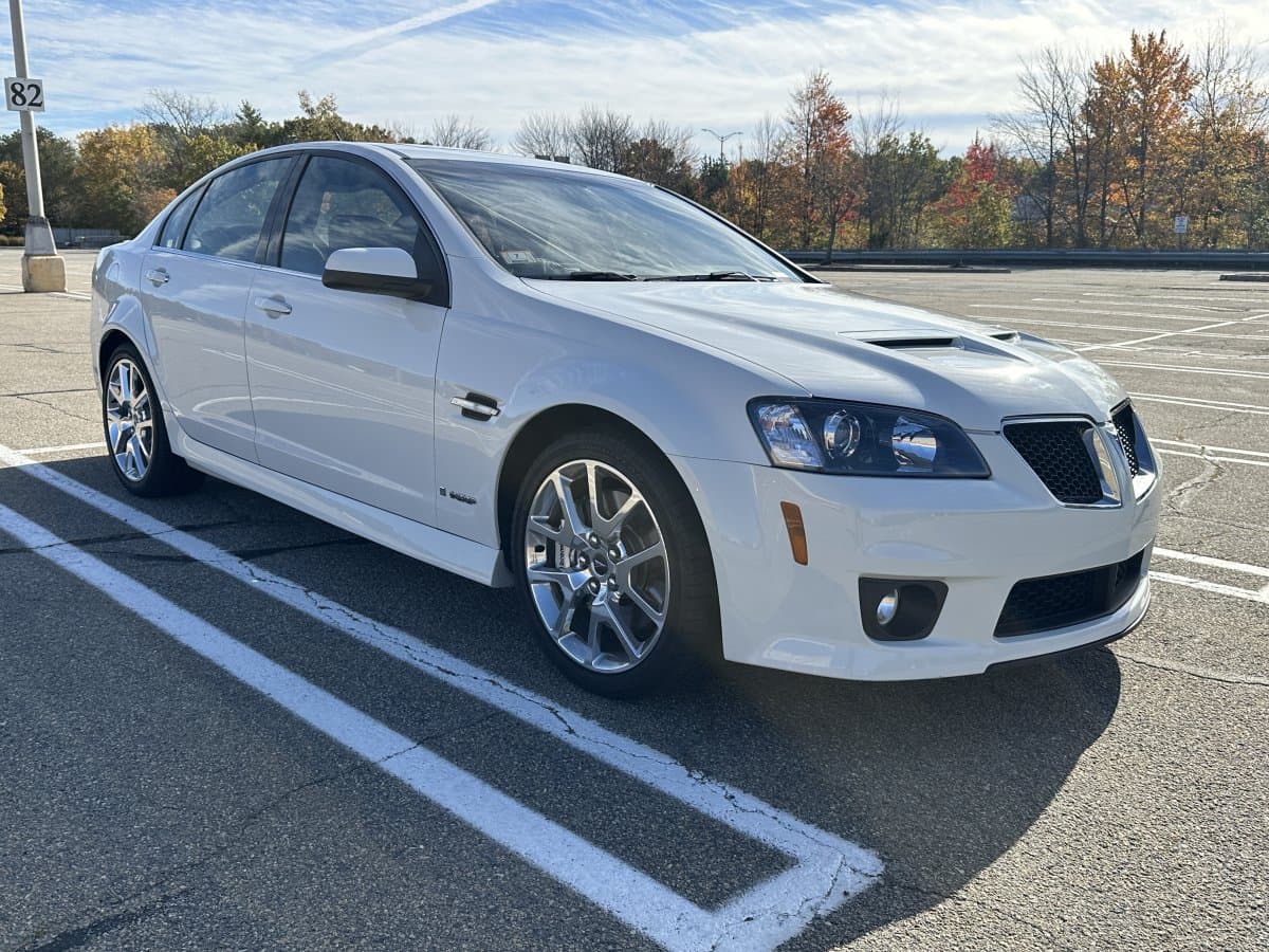 2009 Pontiac G8 GXP Sedan thumbnail 4