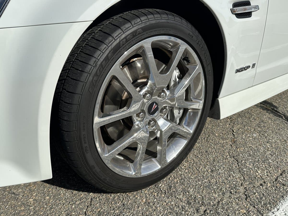 2009 Pontiac G8 GXP Sedan thumbnail 21