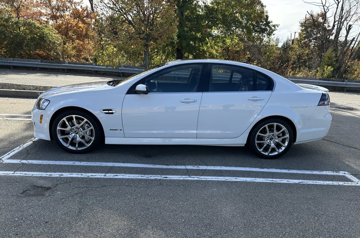 2009 Pontiac G8 GXP Sedan thumbnail 25