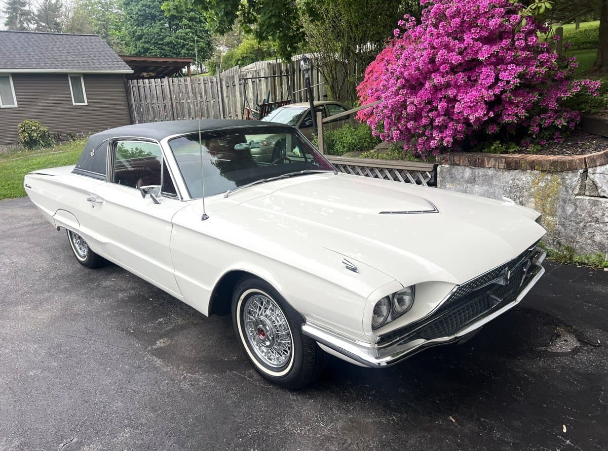1966 Ford Thunderbird Hardtop Coupe thumbnail 3