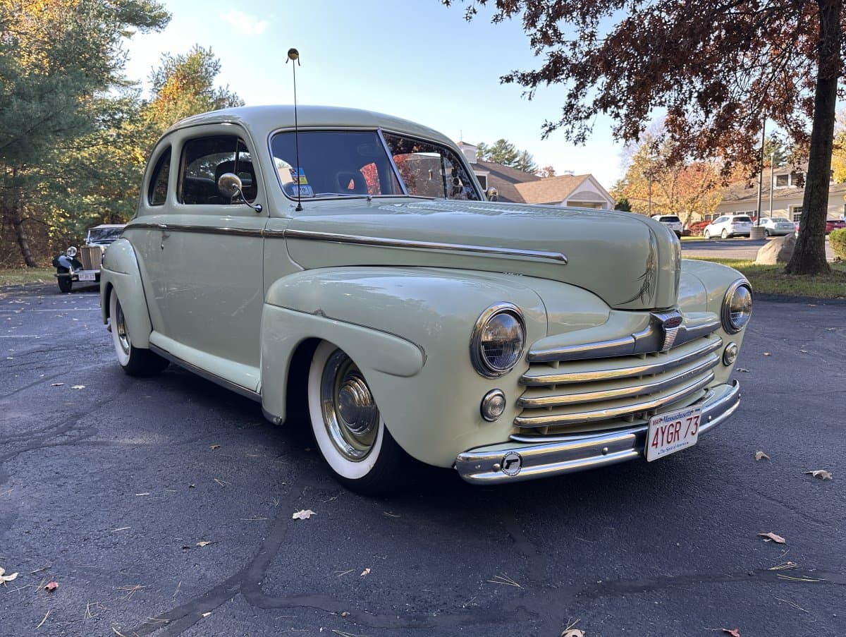 1947 Ford Deluxe Street Rod thumbnail 4