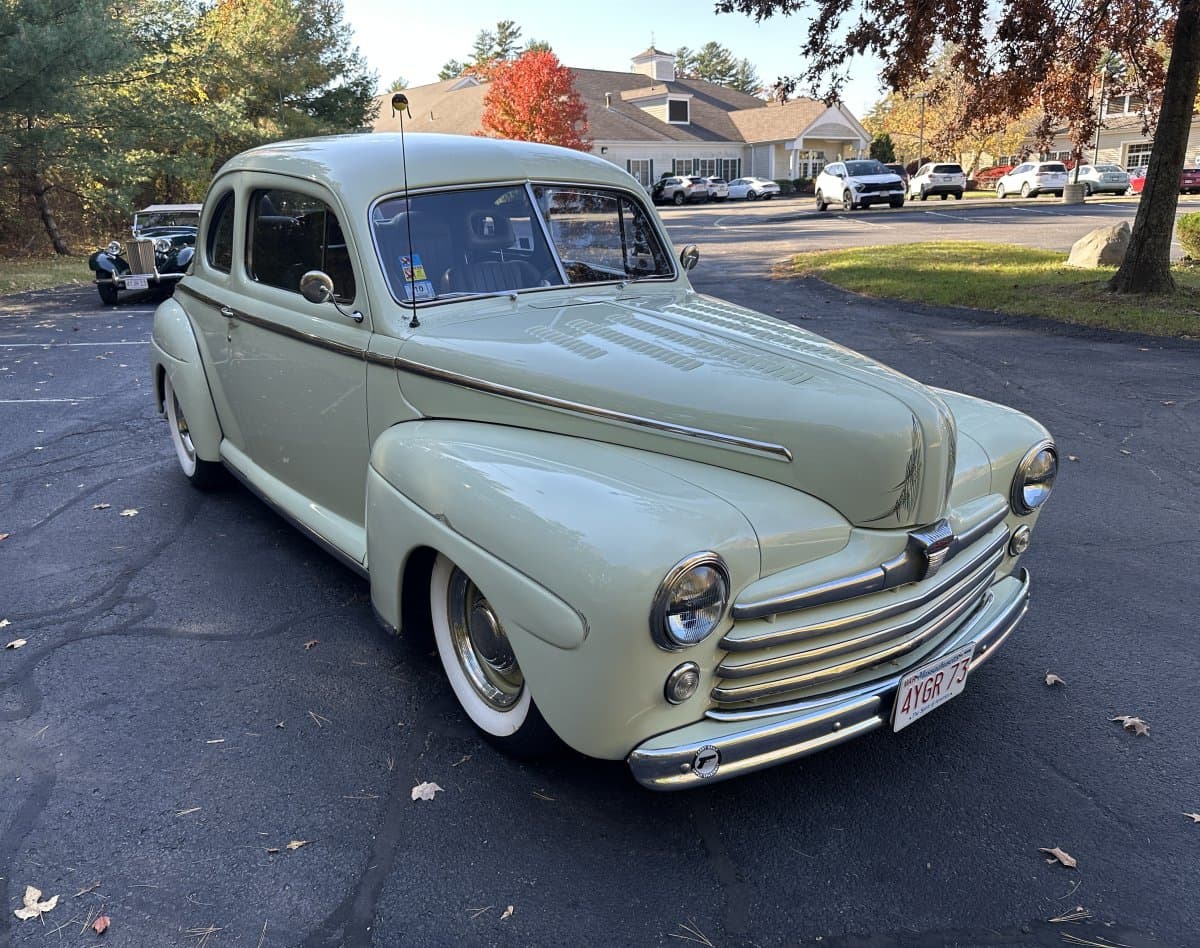 1947 Ford Deluxe Street Rod thumbnail 5