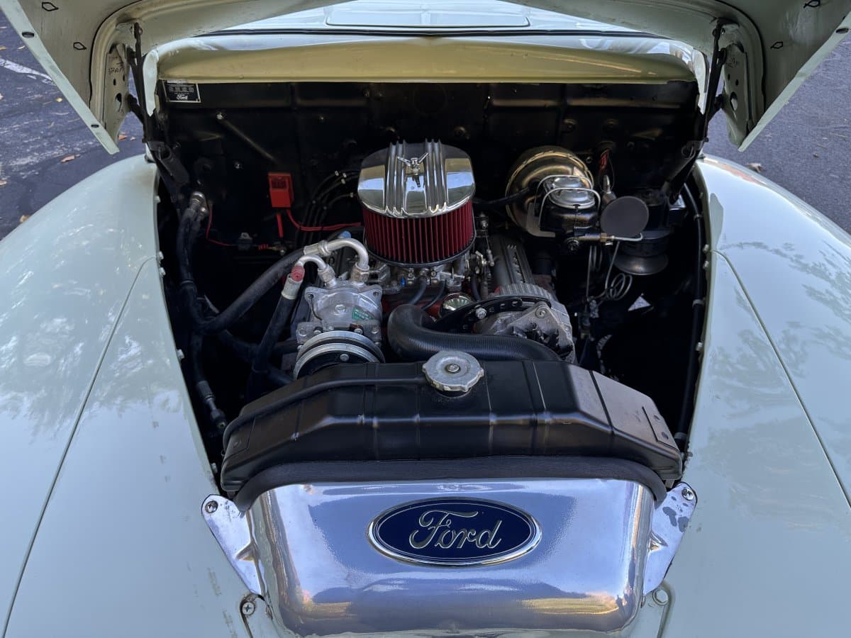 1947 Ford Deluxe Street Rod thumbnail 17