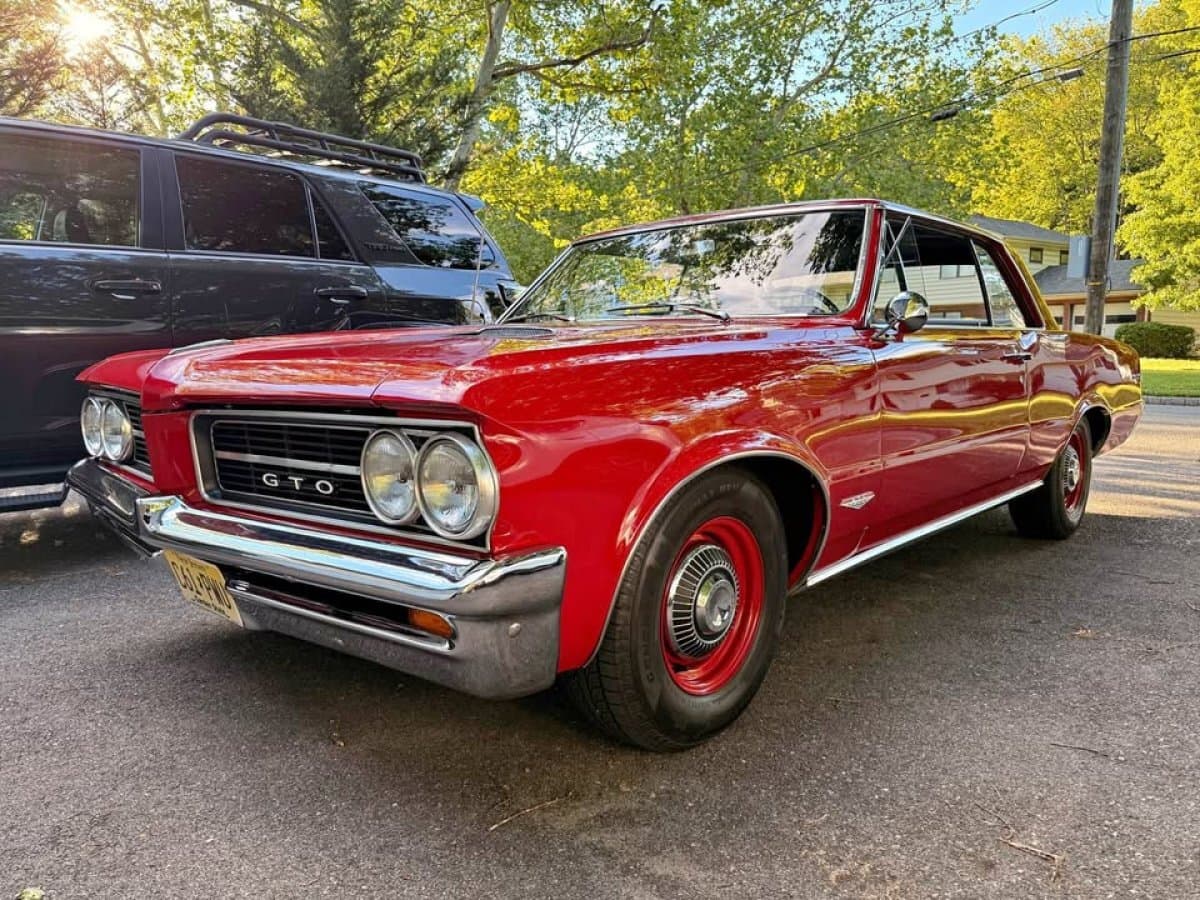 1964 Pontiac GTO Coupe thumbnail 3