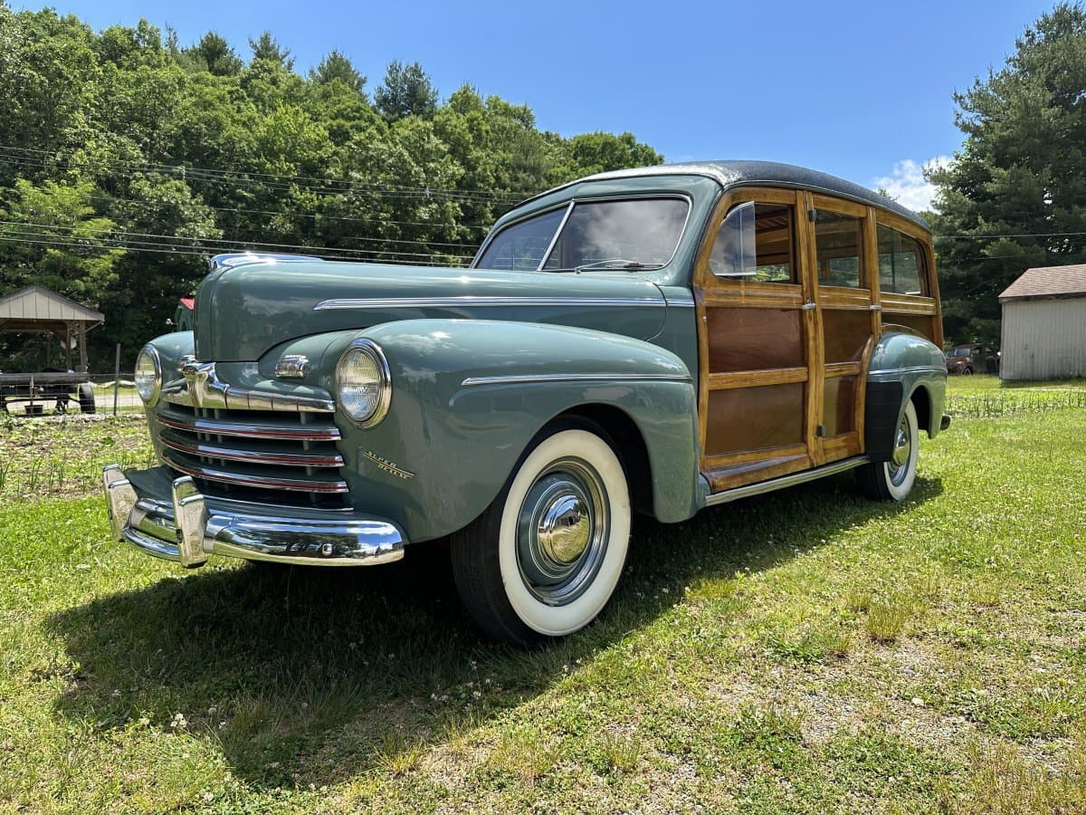 1946 Ford Super Deluxe Woodie Wagon — photo 1
