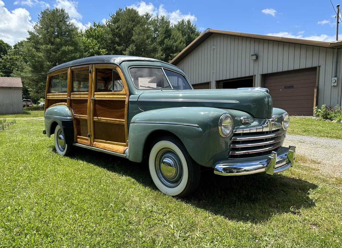 1946 Ford Super Deluxe Woodie Wagon thumbnail 3