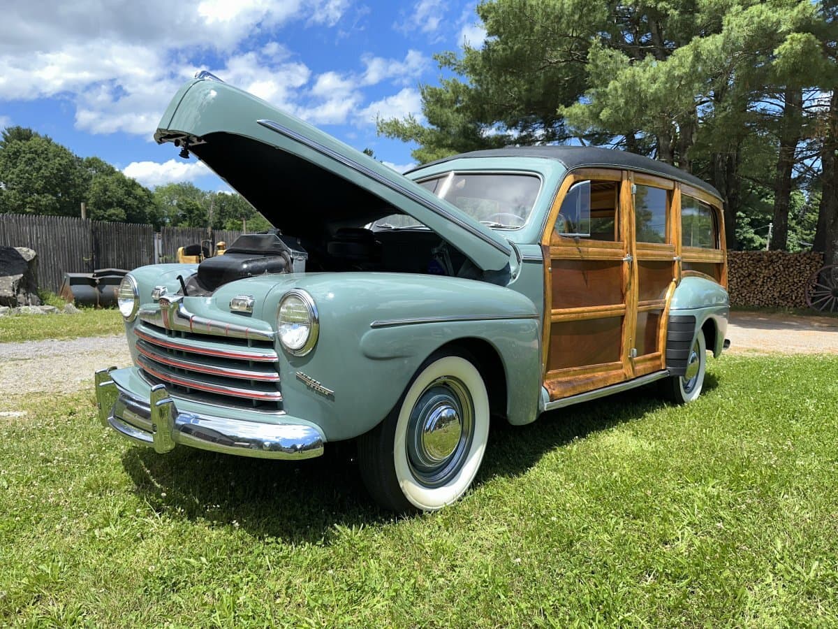 1946 Ford Super Deluxe Woodie Wagon thumbnail 11