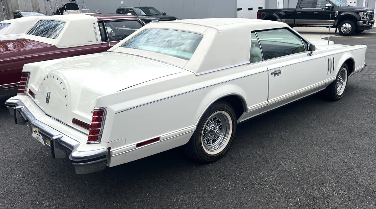 1979 Lincoln Continental Mark V thumbnail 4