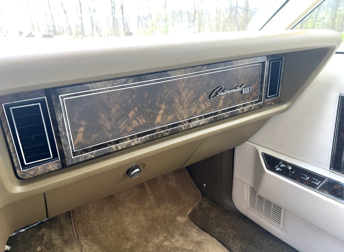 1979 Lincoln Continental Mark V thumbnail 26