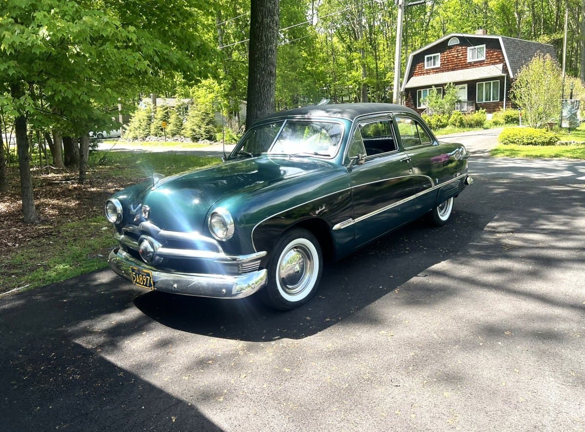 1950 Ford Custom 2-Door Sedan thumbnail 3