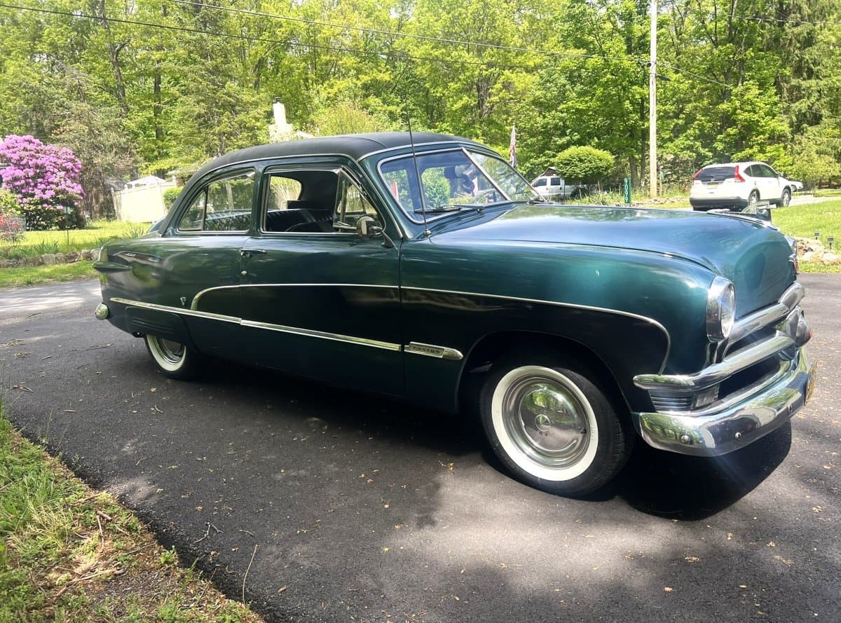 1950 Ford Custom 2-Door Sedan thumbnail 4