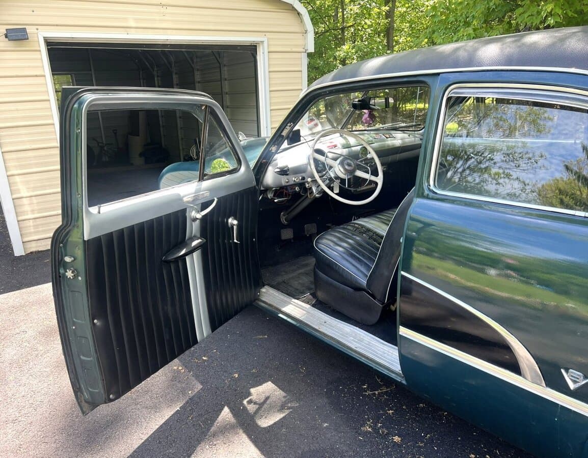 1950 Ford Custom 2-Door Sedan thumbnail 25
