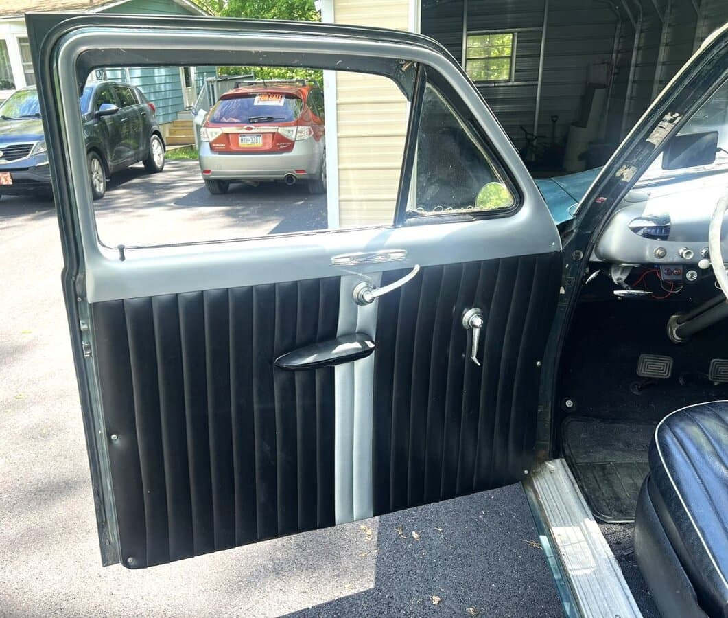 1950 Ford Custom 2-Door Sedan thumbnail 26
