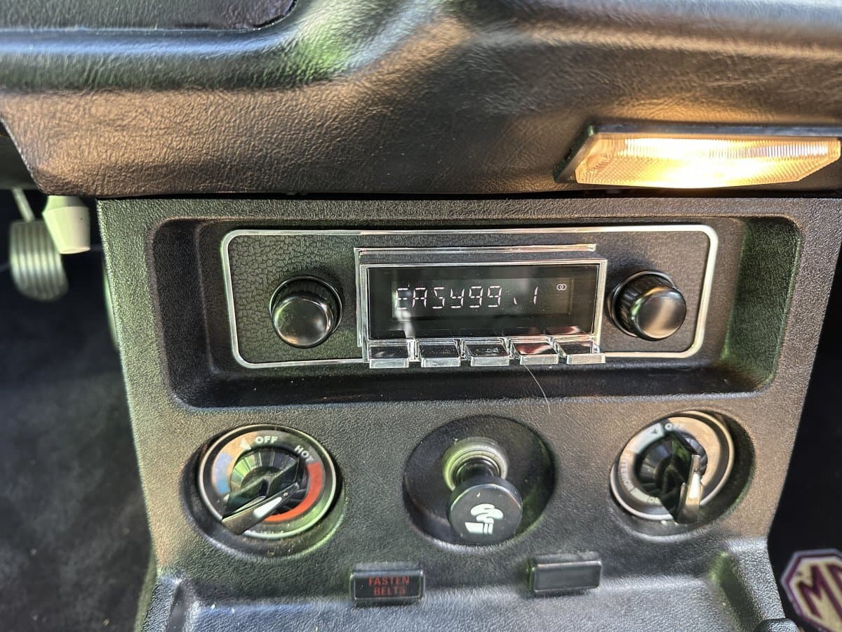1980 MG MGB Roadster thumbnail 24