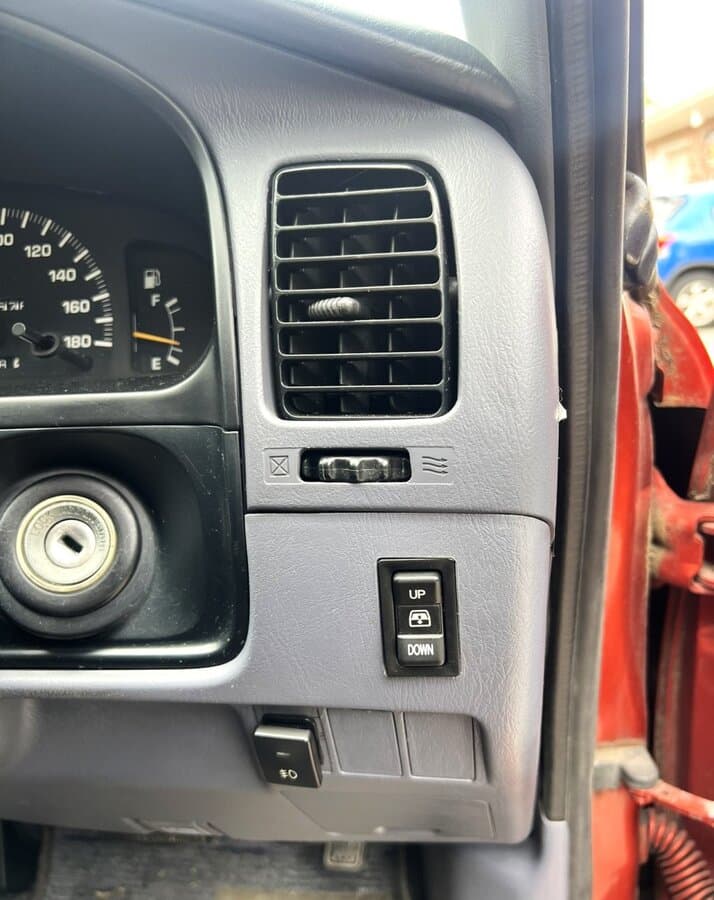 1997 Toyota Hilux Surf thumbnail 27