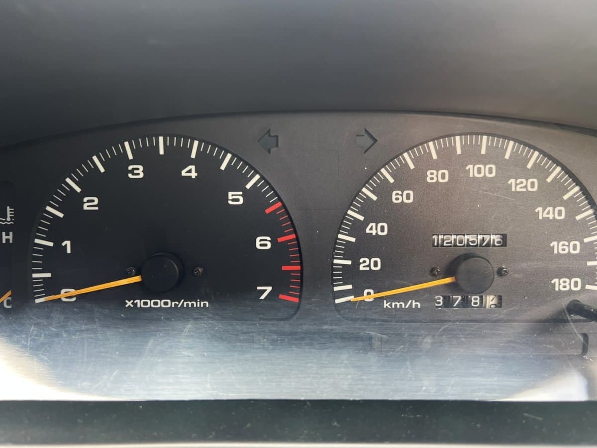 1997 Toyota Hilux Surf thumbnail 28