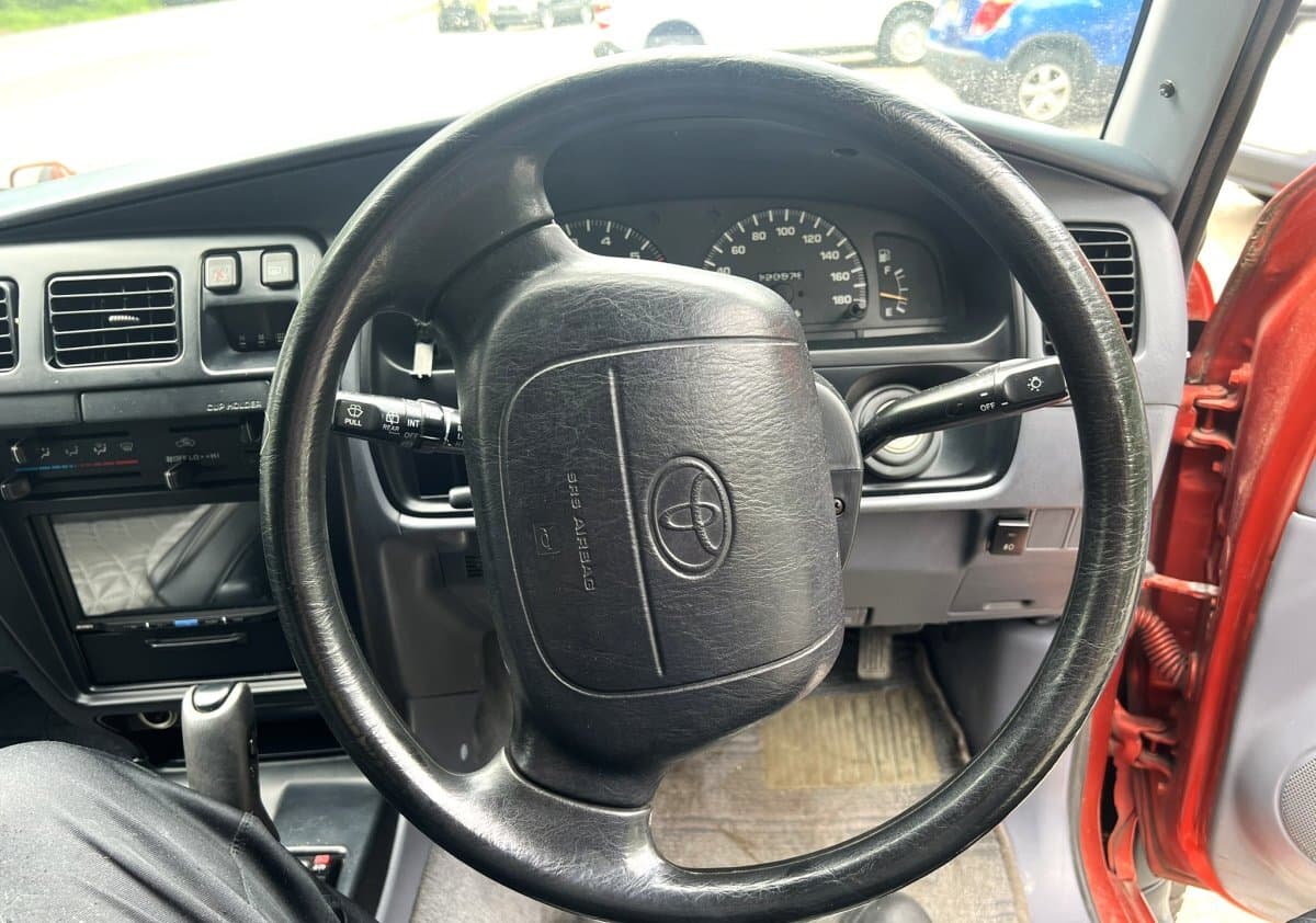 1997 Toyota Hilux Surf thumbnail 26