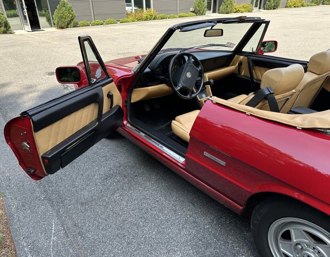 1991 Alfa Romeo Spider Convertible thumbnail 29