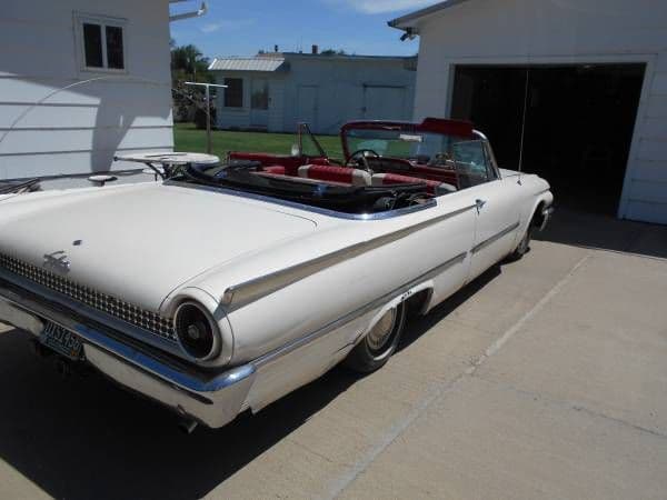 1961 Ford Galaxie Sunliner thumbnail 16