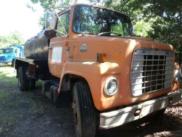 1979 Ford F700 — photo 1