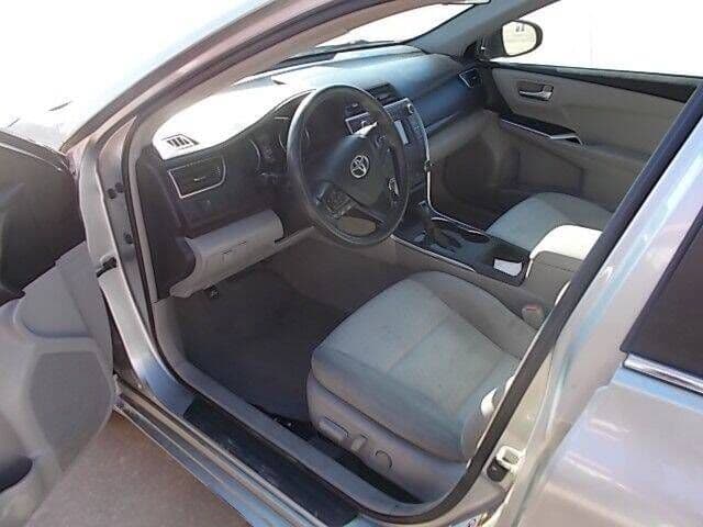 2016 Toyota Camry LE thumbnail 6