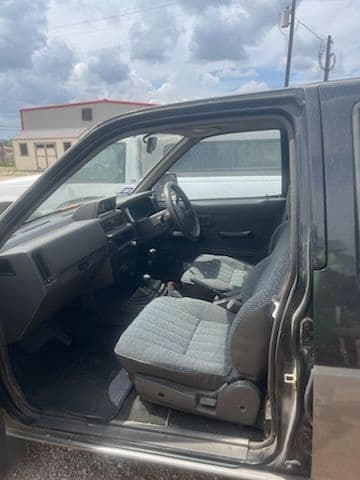 1991 Nissan Pickup thumbnail 10