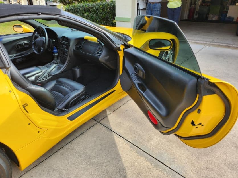 2002 Chevrolet Corvette Convertible thumbnail 3