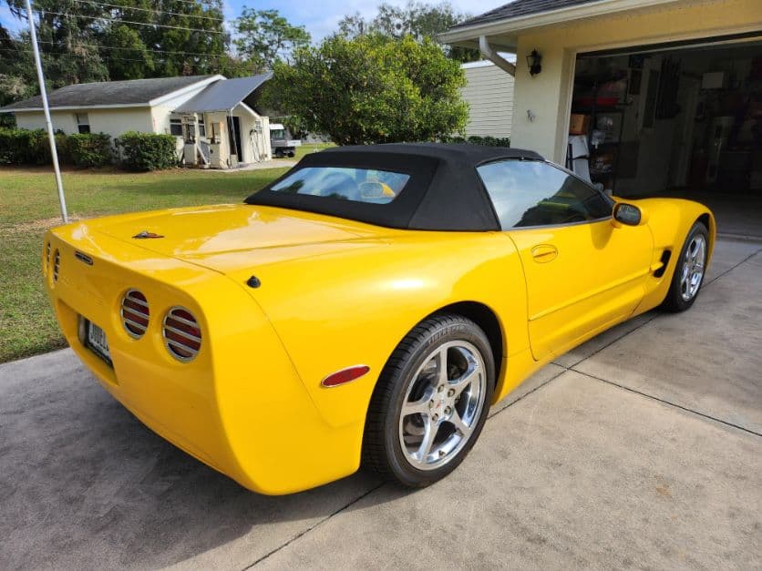 2002 Chevrolet Corvette Convertible thumbnail 6