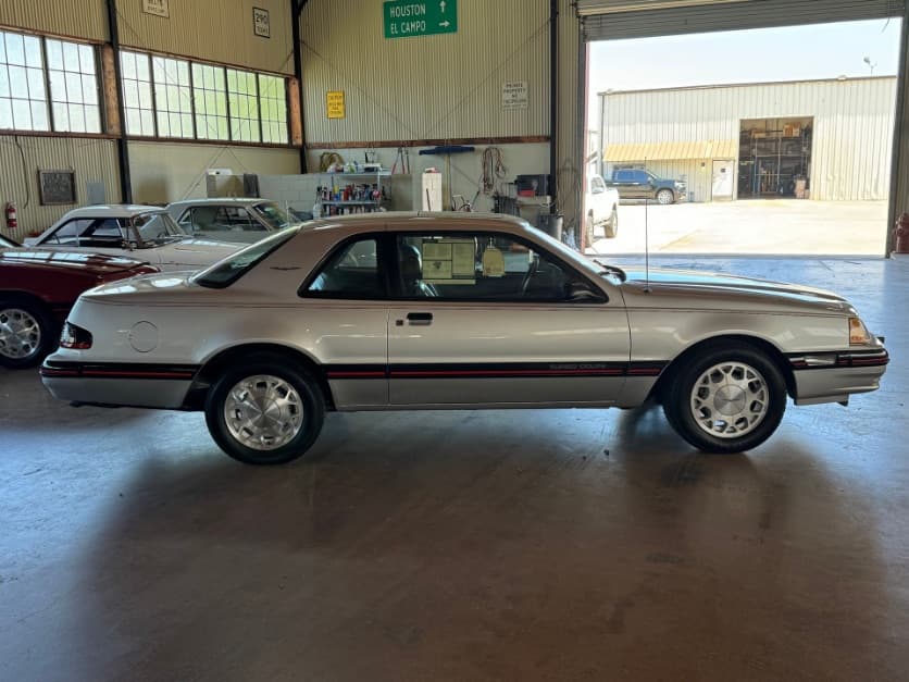 1988 Ford Thunderbird thumbnail 26