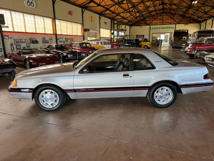 1988 Ford Thunderbird thumbnail 27