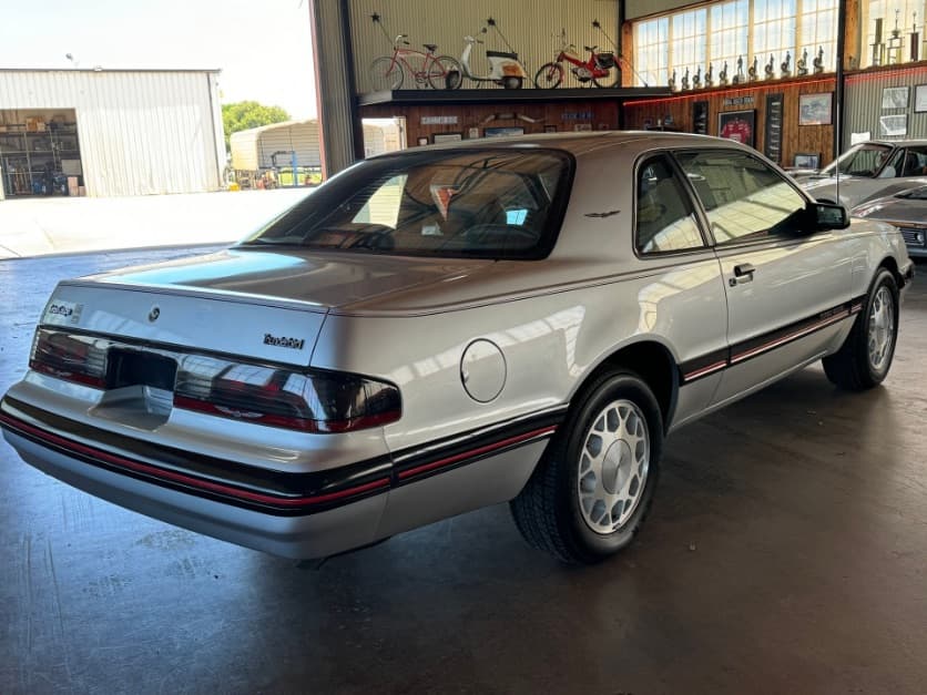 1988 Ford Thunderbird thumbnail 18