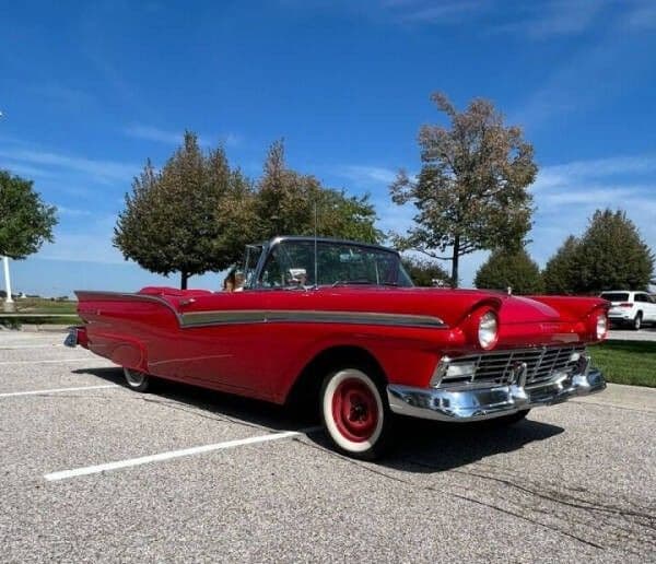 1957 Ford Fairlane 500 thumbnail 3