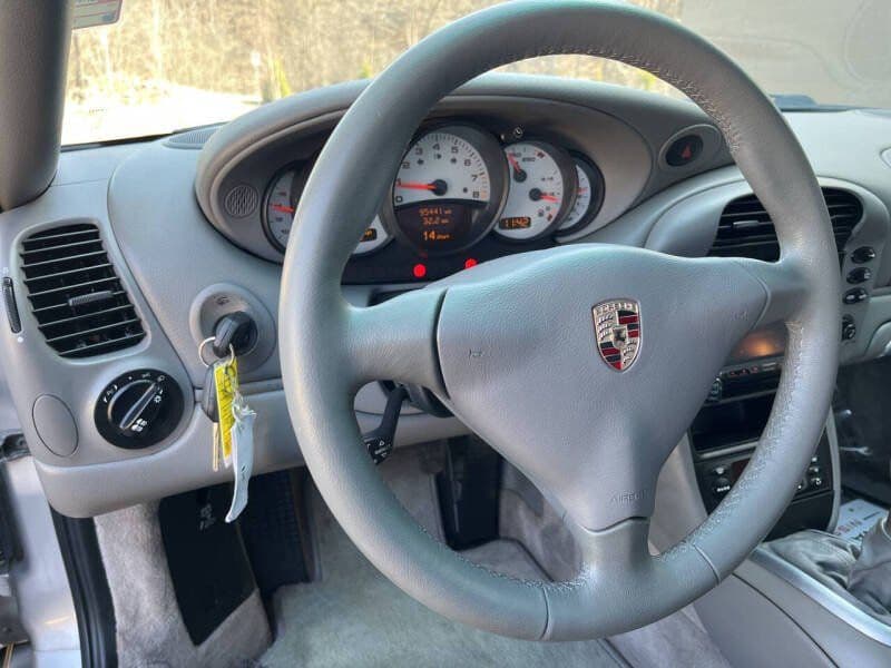 2002 Porsche 911 Carrera thumbnail 8