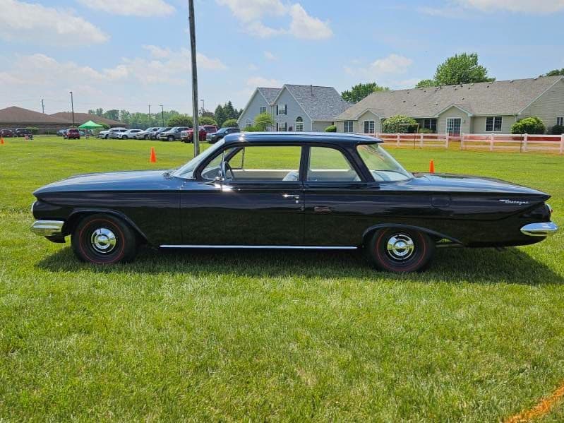 1961 Chevrolet Biscayne thumbnail 3