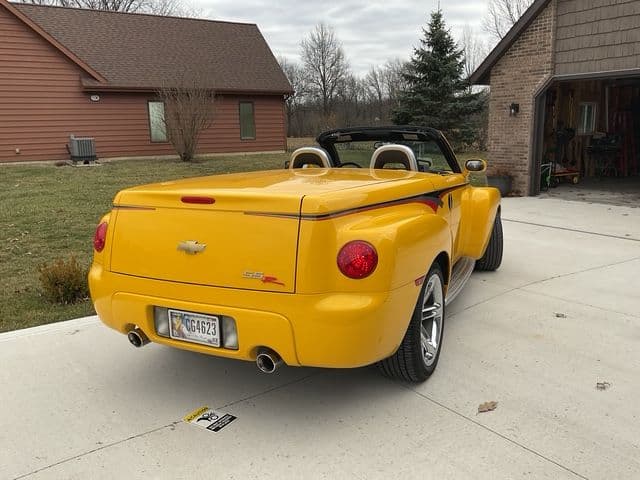 2004 Chevrolet SSR Convertible-Pickup thumbnail 6