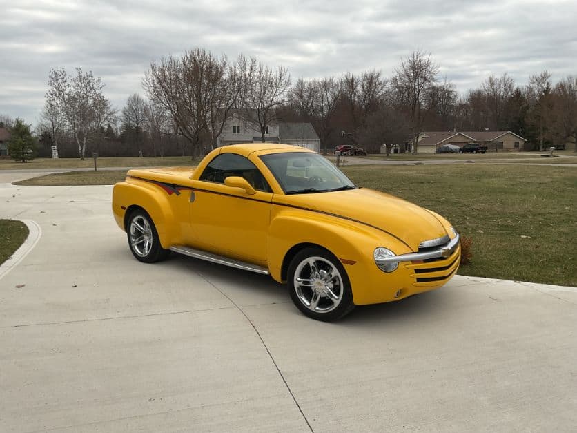 2004 Chevrolet SSR Convertible-Pickup thumbnail 3